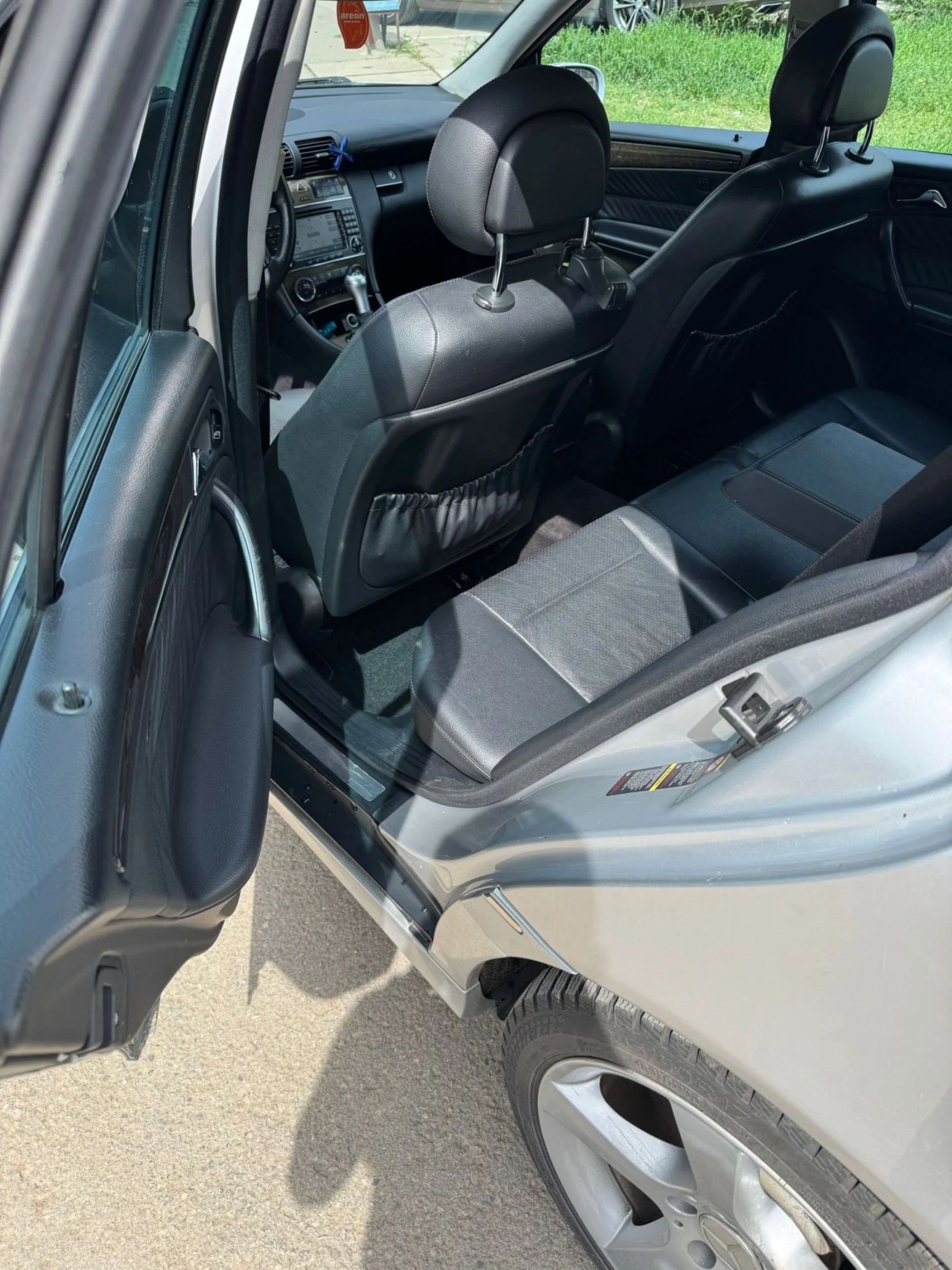 Mercedes-Benz C 320 С 320, ОТЛИЧЕН ЗА ГОДИНИТЕ СИ! , снимка 10 - Автомобили и джипове - 54516869