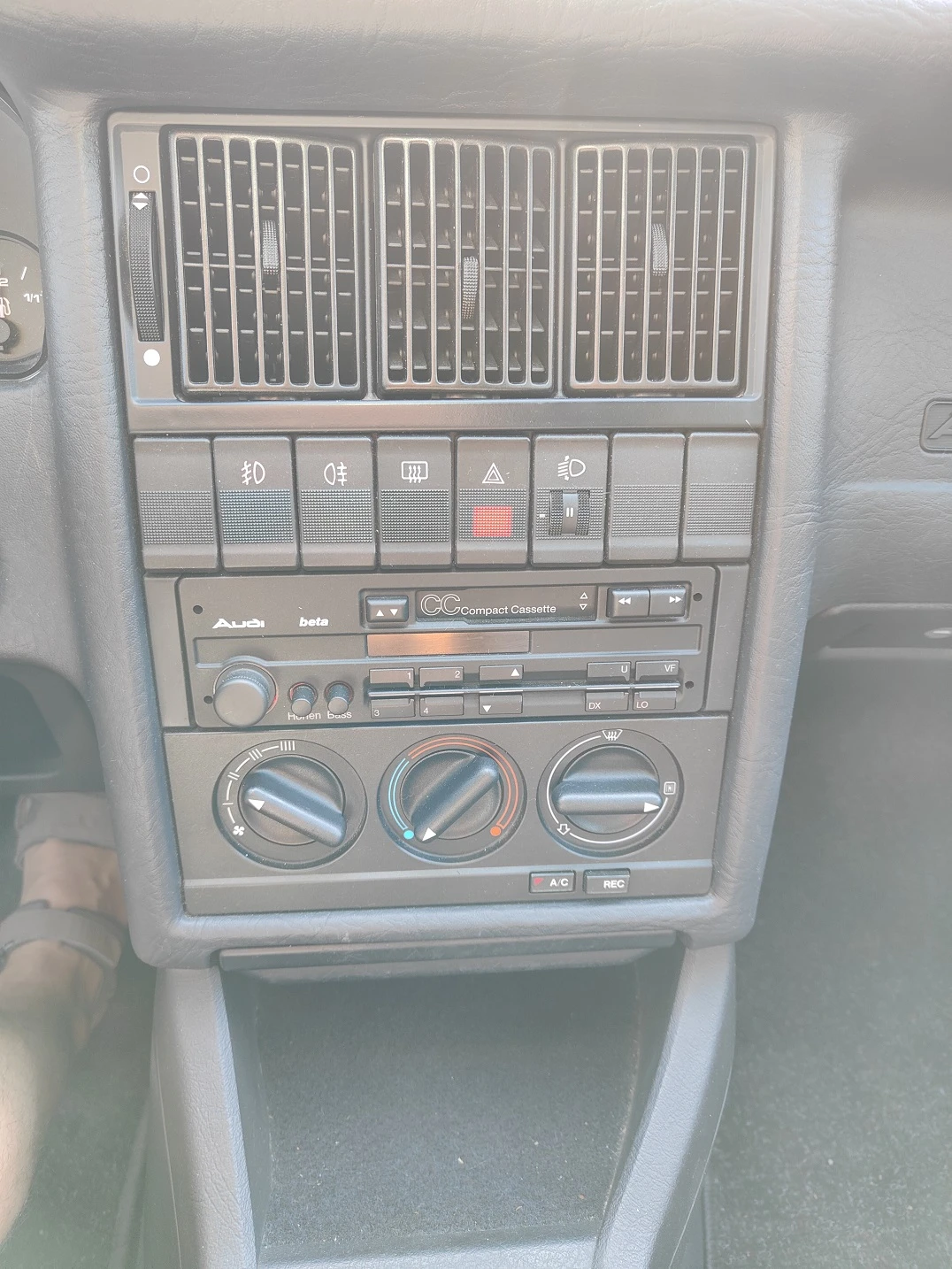 Audi 80 2.0  i , снимка 14 - Автомобили и джипове - 54633509