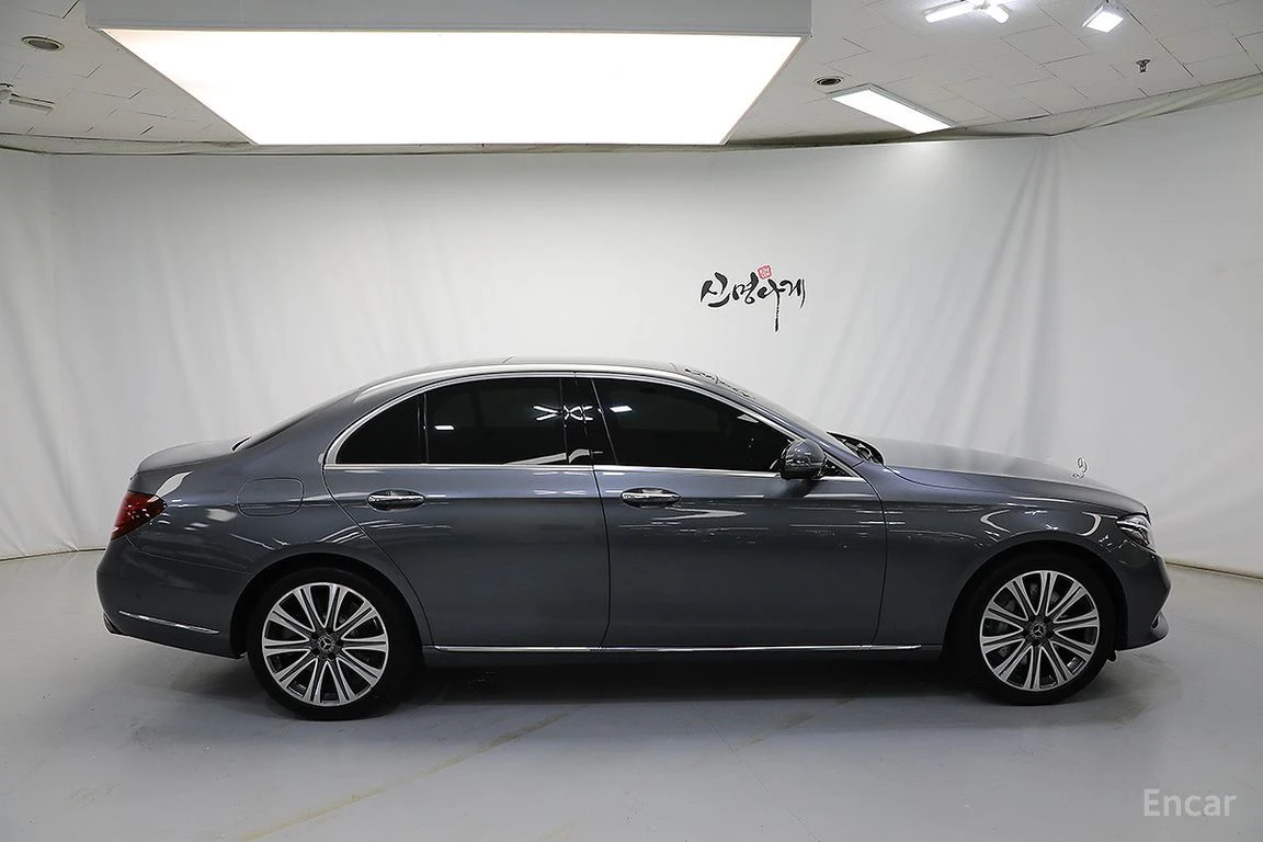 Mercedes-Benz E 450 4MATIC Exclusive* BURMESTER* 360* ХЕДЪП* DISTRONIC, снимка 2 - Автомобили и джипове - 54895160