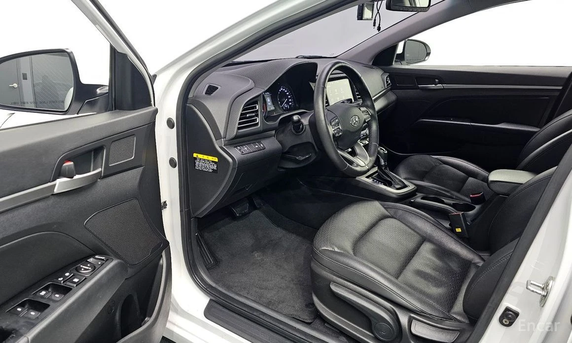 Hyundai Elantra, снимка 10 - Автомобили и джипове - 55129868