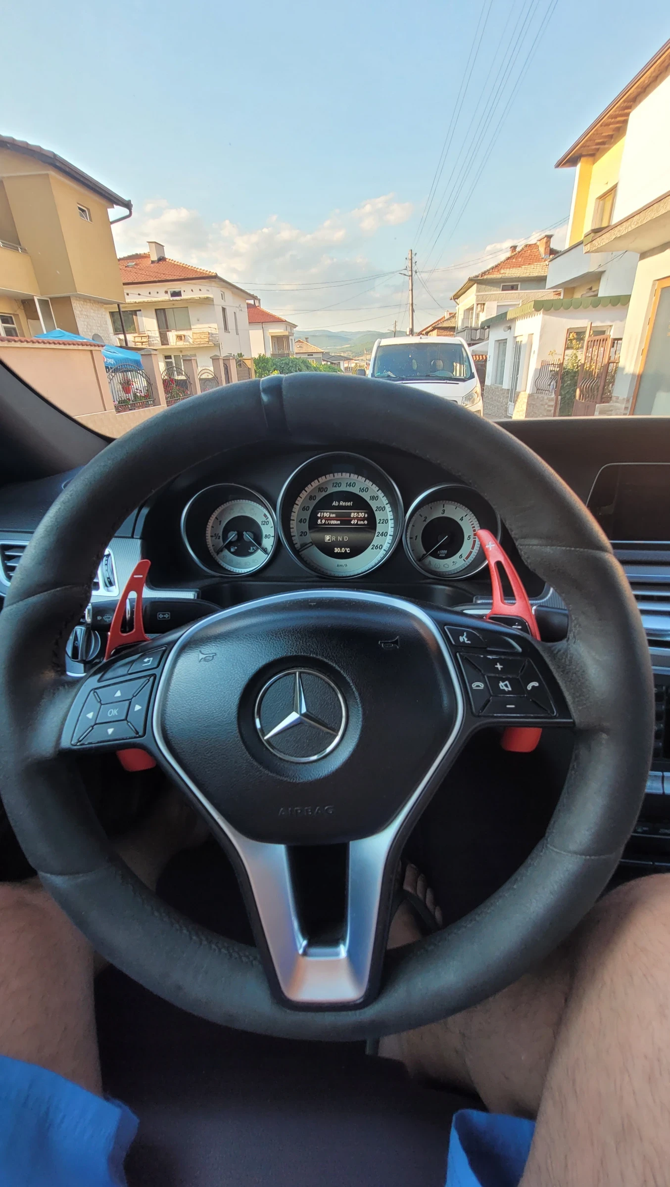 Mercedes-Benz E 220, снимка 3 - Автомобили и джипове - 56120016
