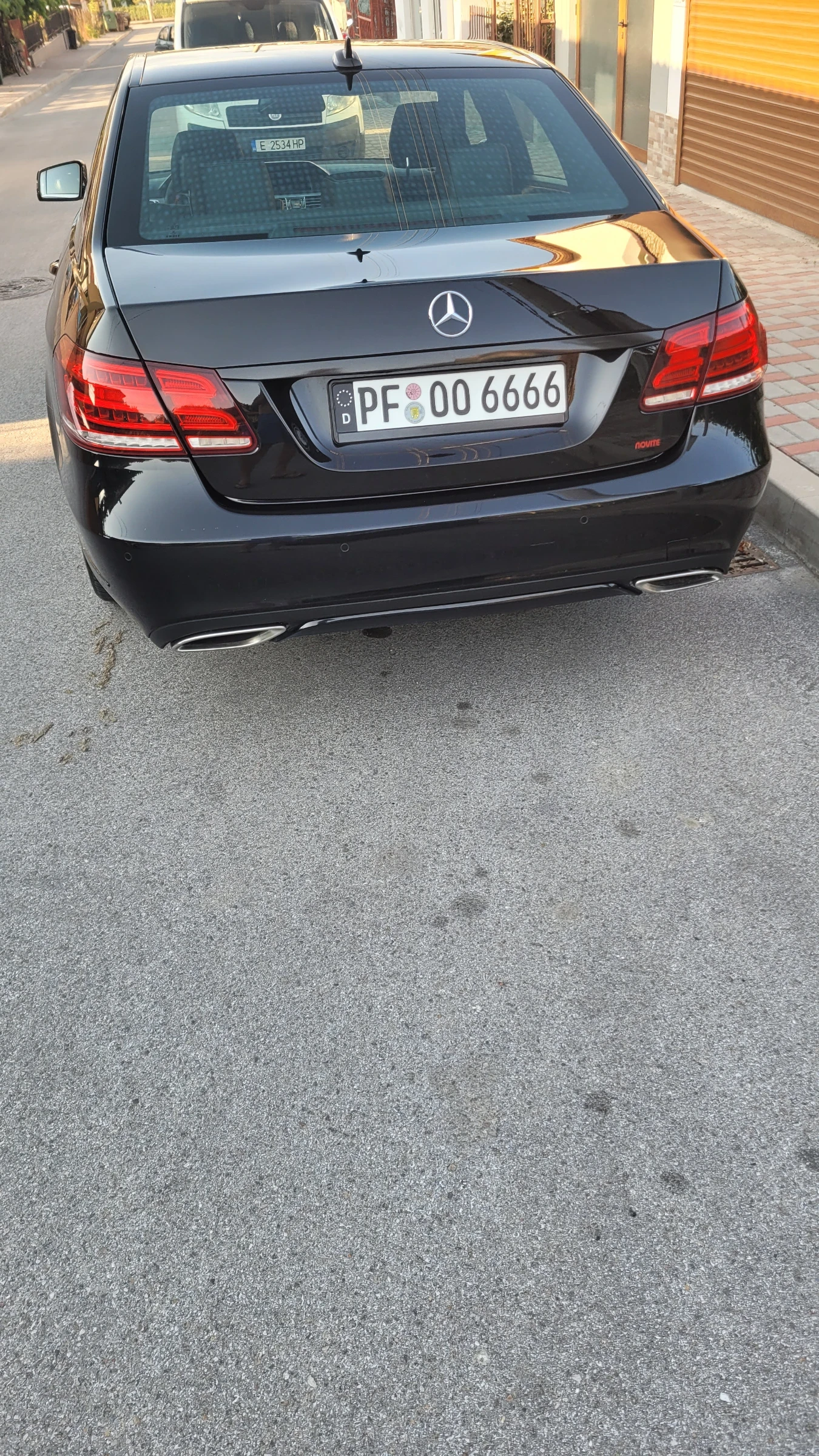 Mercedes-Benz E 220, снимка 2 - Автомобили и джипове - 56120016