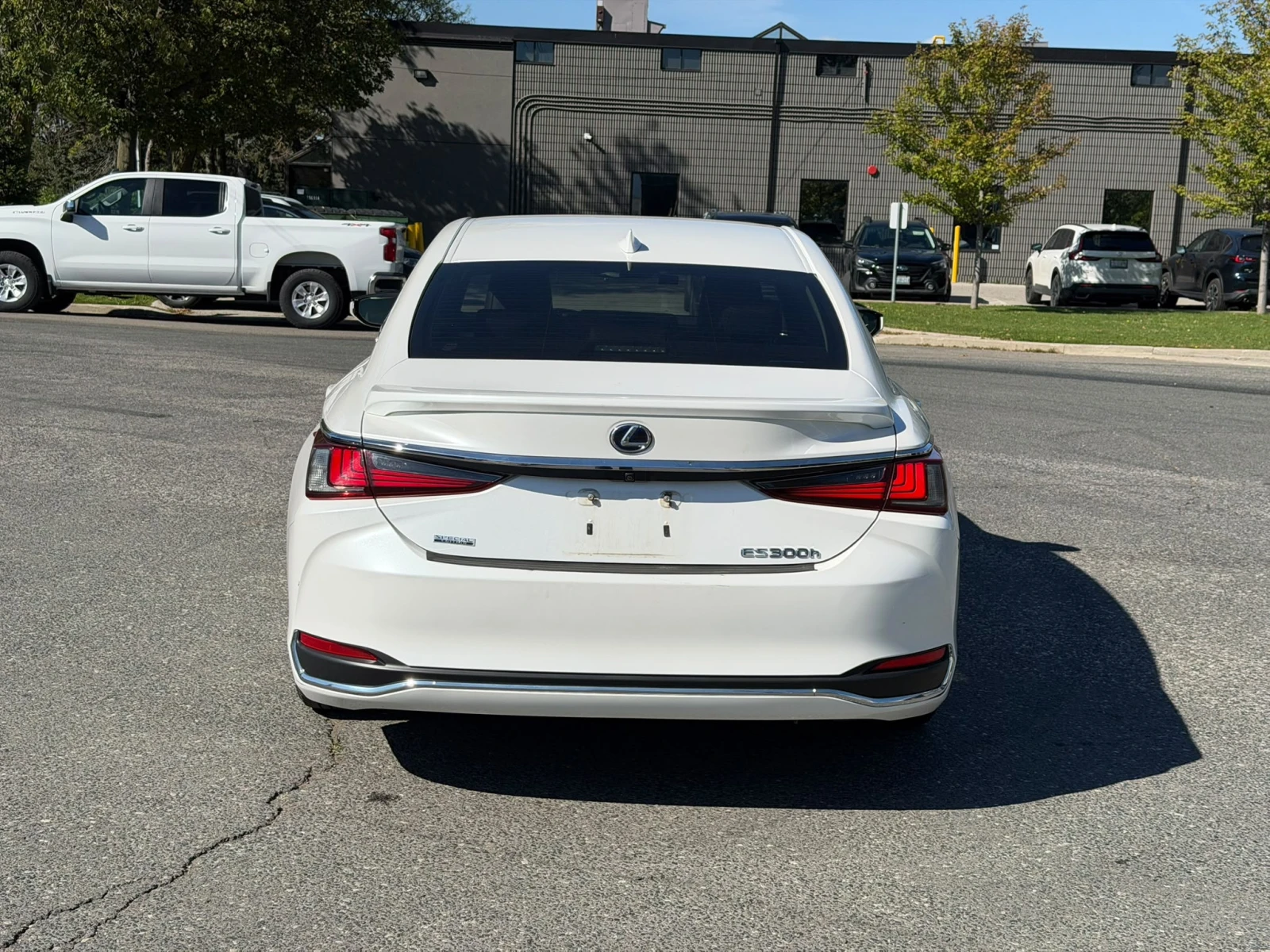 Lexus ES * 300h * CARFAX * ОПЦИЯ ЗА ФИНАНСИРАНЕ, снимка 4 - Автомобили и джипове - 56156312