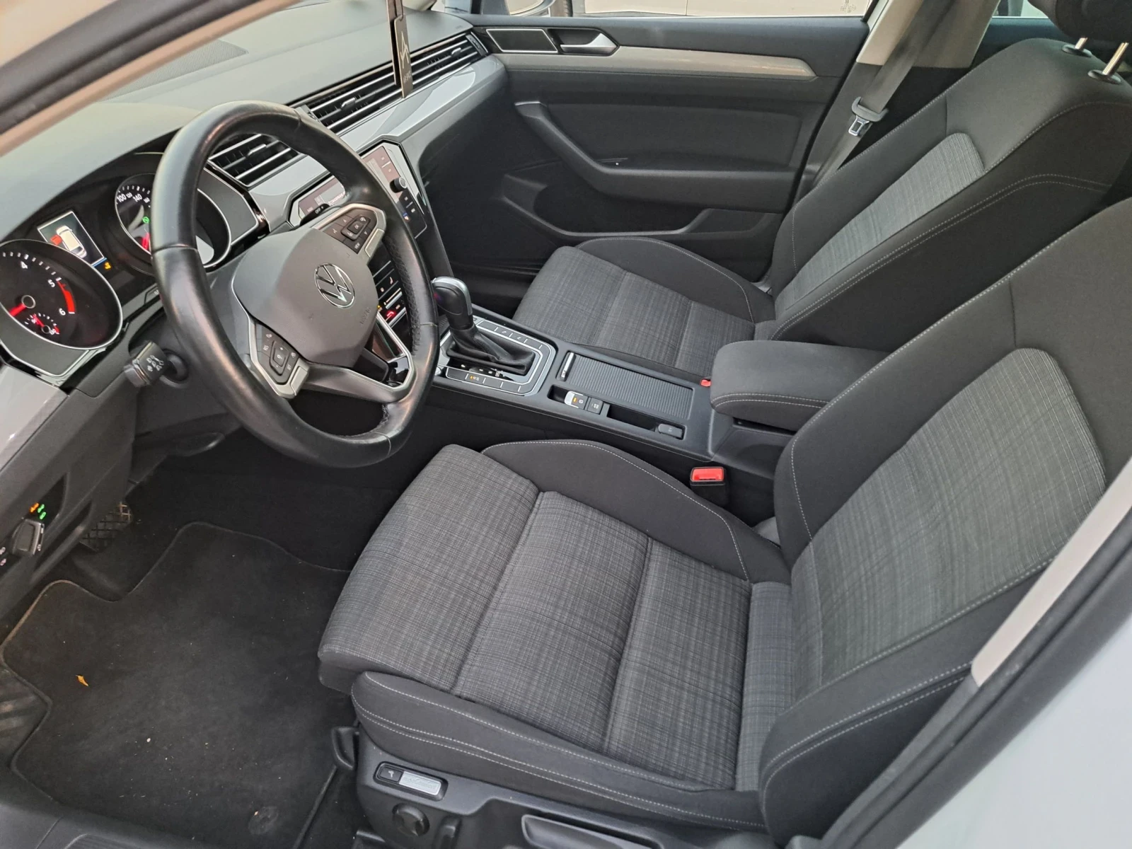 VW Passat 2.0TDI 150кс DSG, снимка 9 - Автомобили и джипове - 56165174