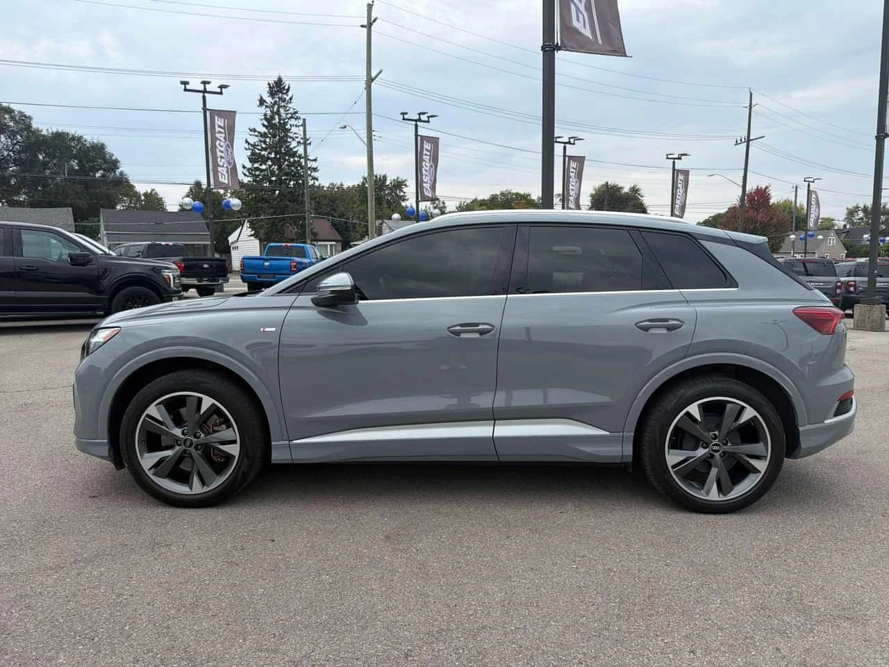 Audi E-Tron Q4 Quattro Progressiv  CARFAX, снимка 2 - Автомобили и джипове - 56324577