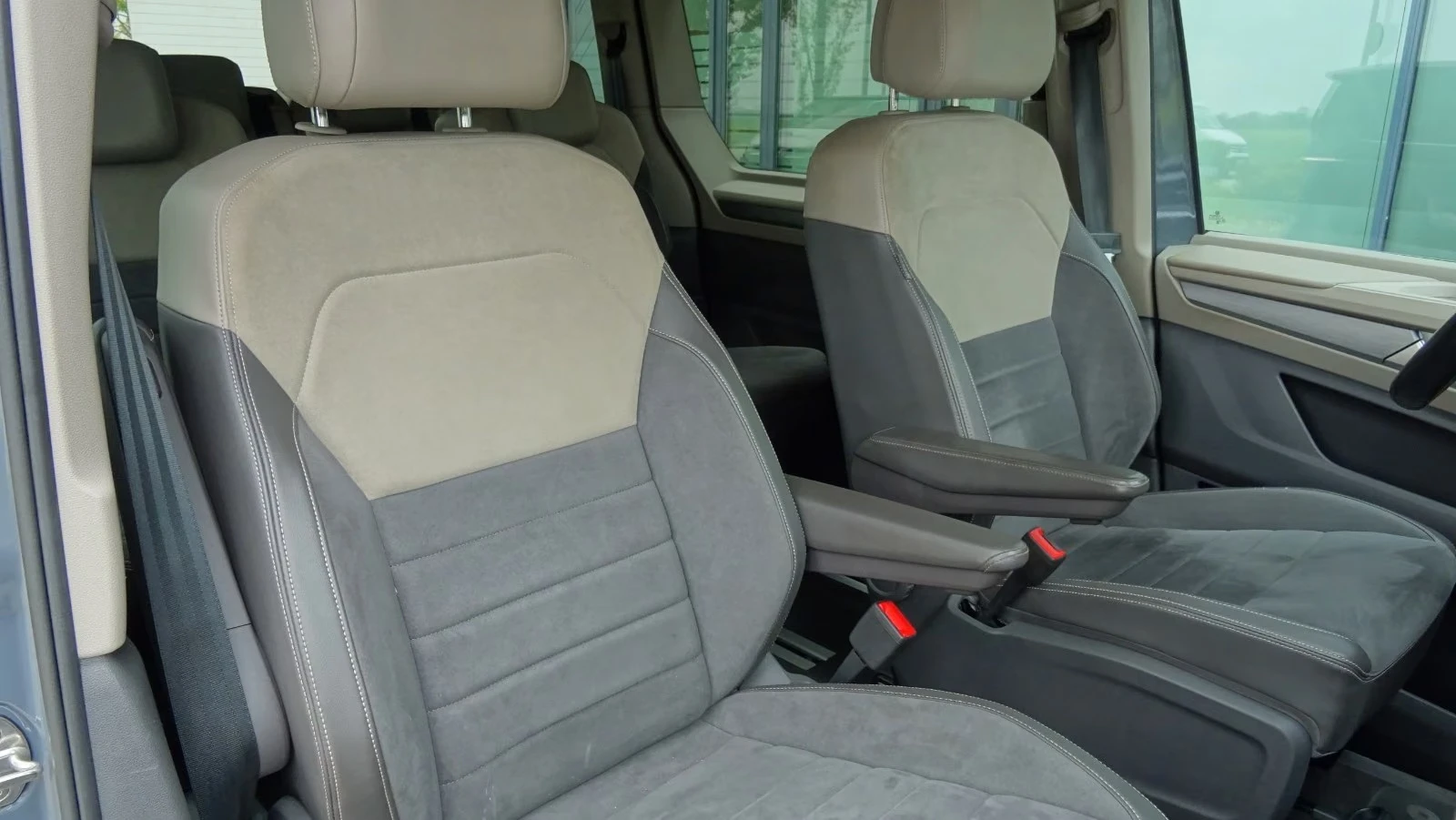 VW Multivan Edition LR Lang, снимка 14 - Автомобили и джипове - 56720708