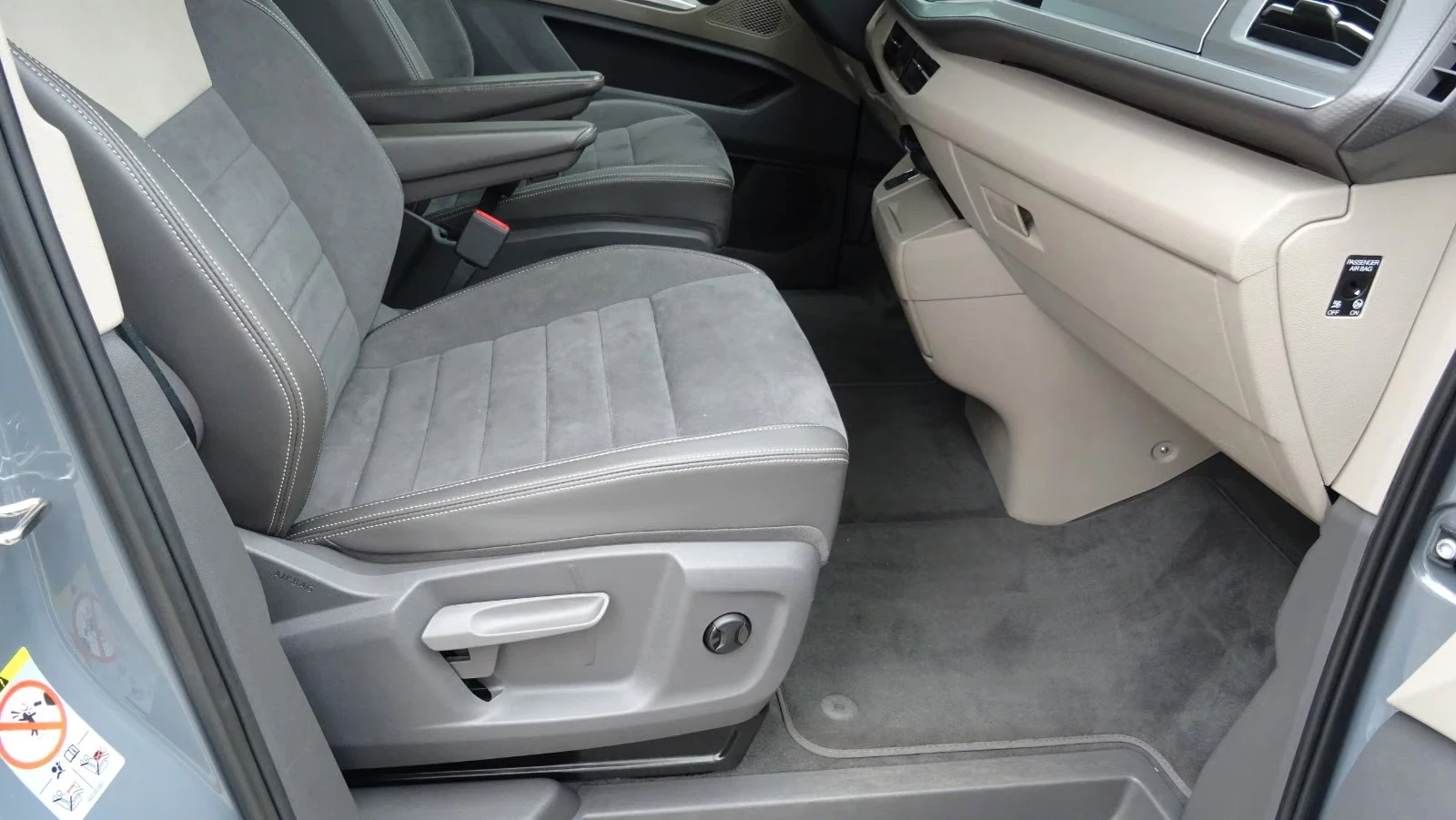 VW Multivan Edition LR Lang, снимка 13 - Автомобили и джипове - 56720708