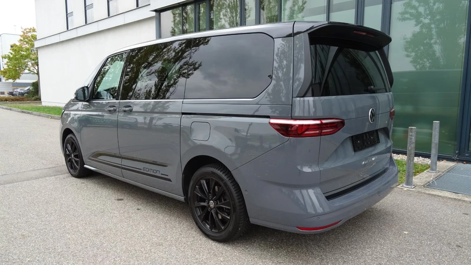 VW Multivan Edition LR Lang, снимка 3 - Автомобили и джипове - 56720708