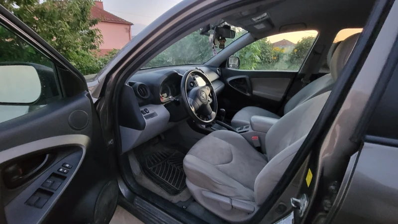 Toyota Rav4 2.5 /газ, снимка 14 - Автомобили и джипове - 51034412