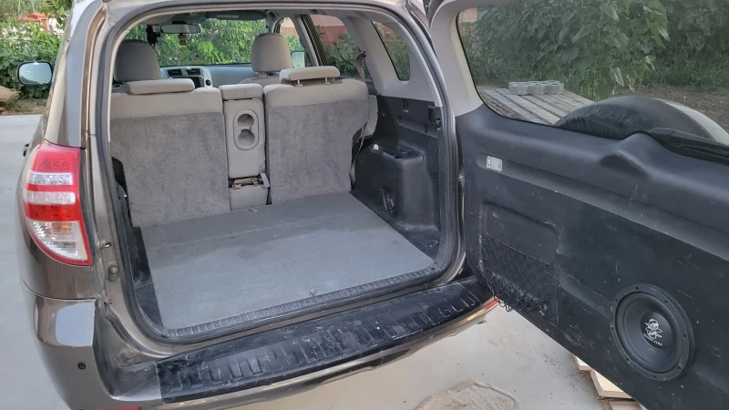 Toyota Rav4 2.5 /газ, снимка 9 - Автомобили и джипове - 51034412