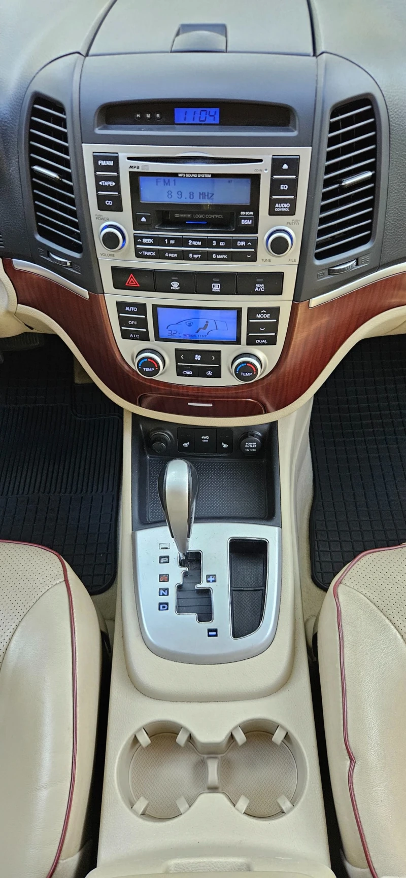 Hyundai Santa fe 2.0 CRDI - Автомат, Кожа, 4WD, 7 места-Перфектен!, снимка 17 - Автомобили и джипове - 52314066