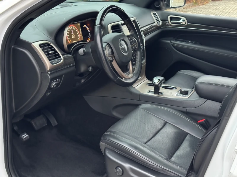 Jeep Grand cherokee OVERLAND-ПАНОРАМА-KEYLESS-ПОДГРЕЕ-ОБДУХВАНЕ-КАМЕРА, снимка 10 - Автомобили и джипове - 52656759