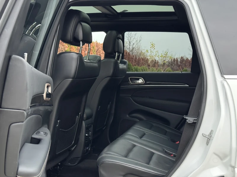 Jeep Grand cherokee OVERLAND-ПАНОРАМА-KEYLESS-ПОДГРЕЕ-ОБДУХВАНЕ-КАМЕРА, снимка 11 - Автомобили и джипове - 52656759