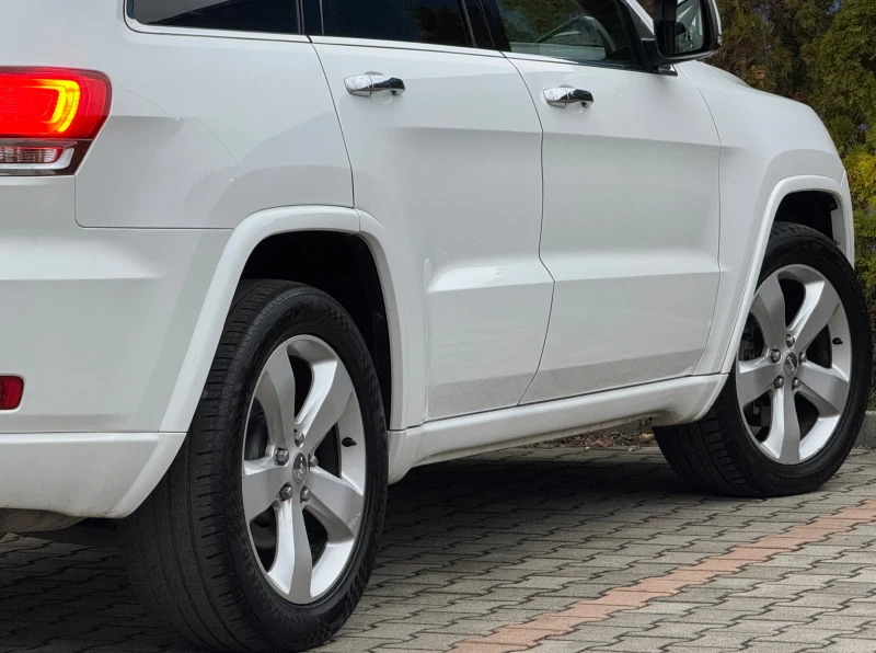 Jeep Grand cherokee OVERLAND-ПАНОРАМА-KEYLESS-ПОДГРЕЕ-ОБДУХВАНЕ-КАМЕРА, снимка 8 - Автомобили и джипове - 52656759