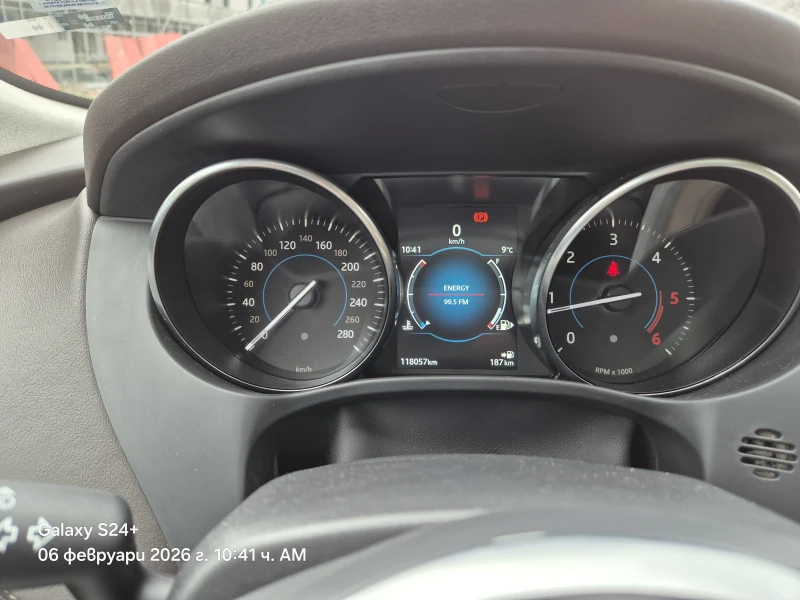 Jaguar F-PACE, снимка 6 - Автомобили и джипове - 53379273