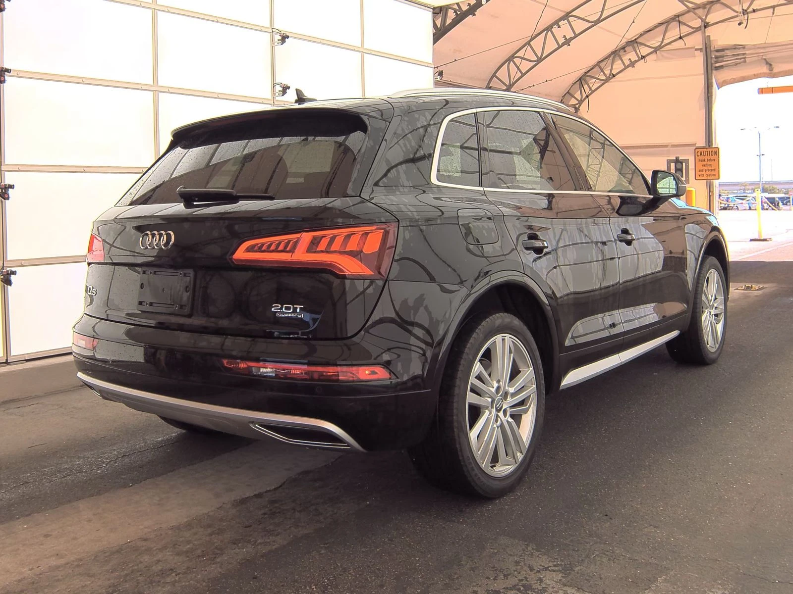 Audi Q5 Premium Plus Обдух* Диг.табло* М.Точка* Щори* Пано - изображение 4