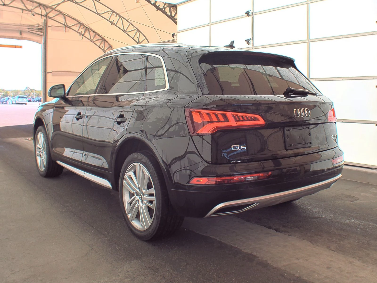 Audi Q5 Premium Plus Обдух* Диг.табло* М.Точка* Щори* Пано - изображение 6