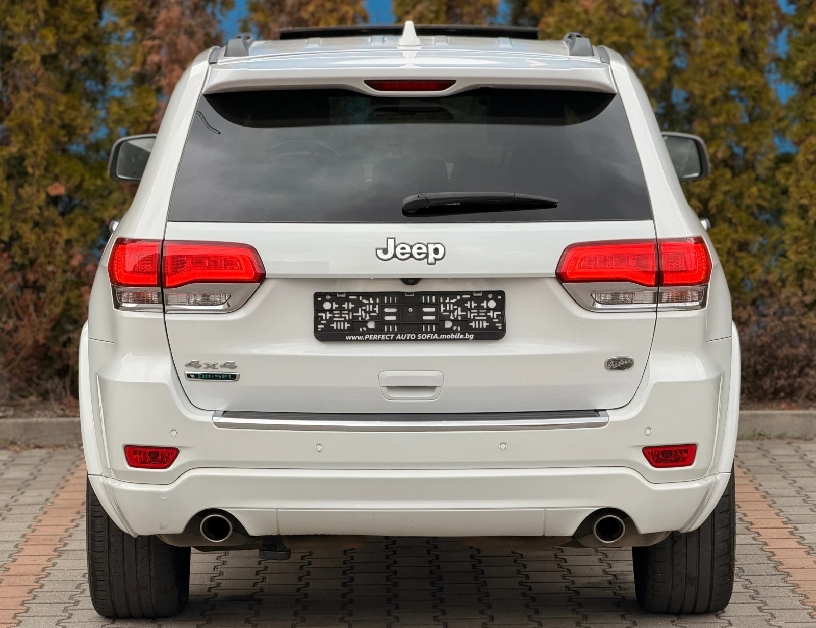 Jeep Grand cherokee OVERLAND-ПАНОРАМА-KEYLESS-ПОДГРЕЕ-ОБДУХВАНЕ-КАМЕРА, снимка 4 - Автомобили и джипове - 52656759