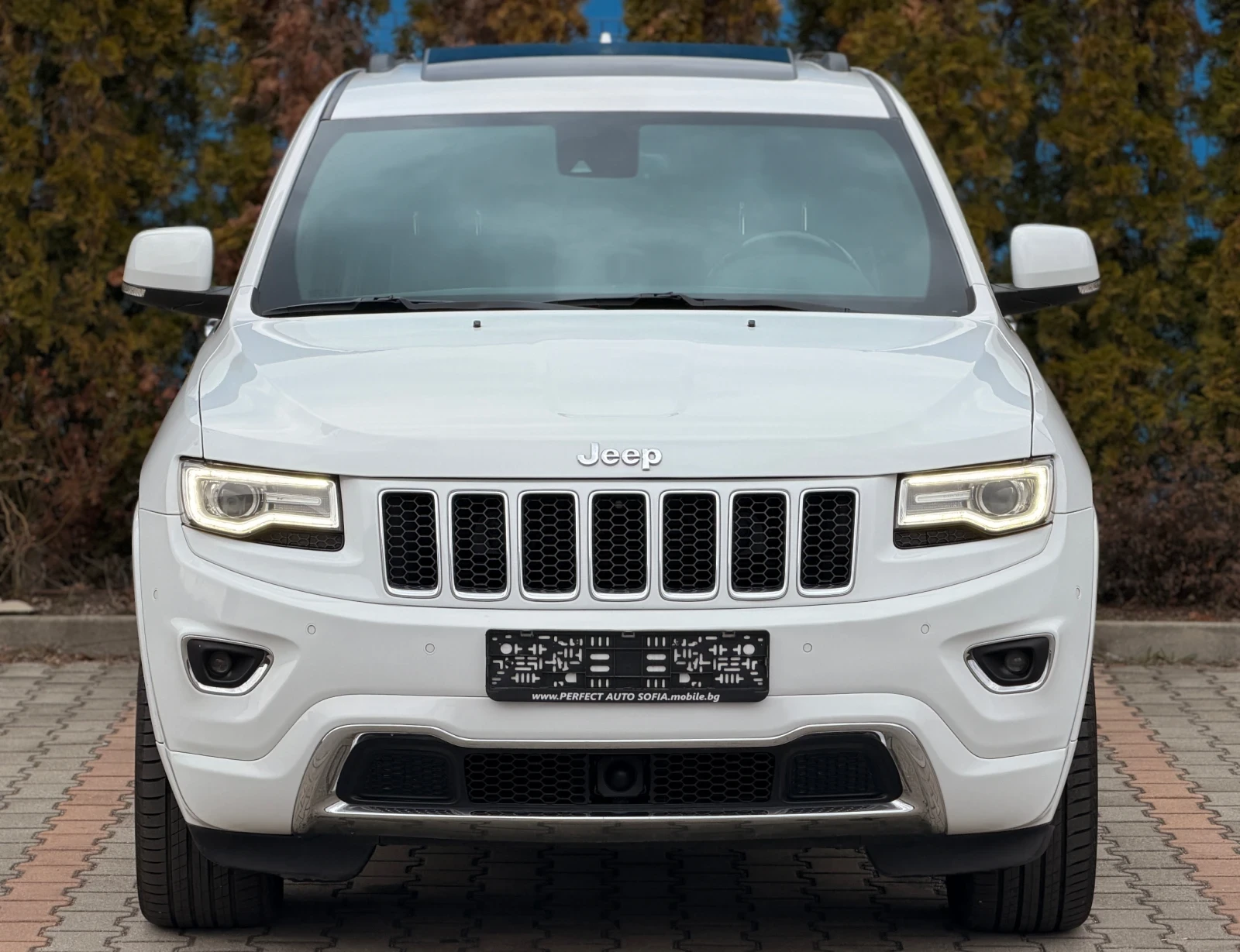 Jeep Grand cherokee OVERLAND-ПАНОРАМА-KEYLESS-ПОДГРЕЕ-ОБДУХВАНЕ-КАМЕРА, снимка 7 - Автомобили и джипове - 52656759
