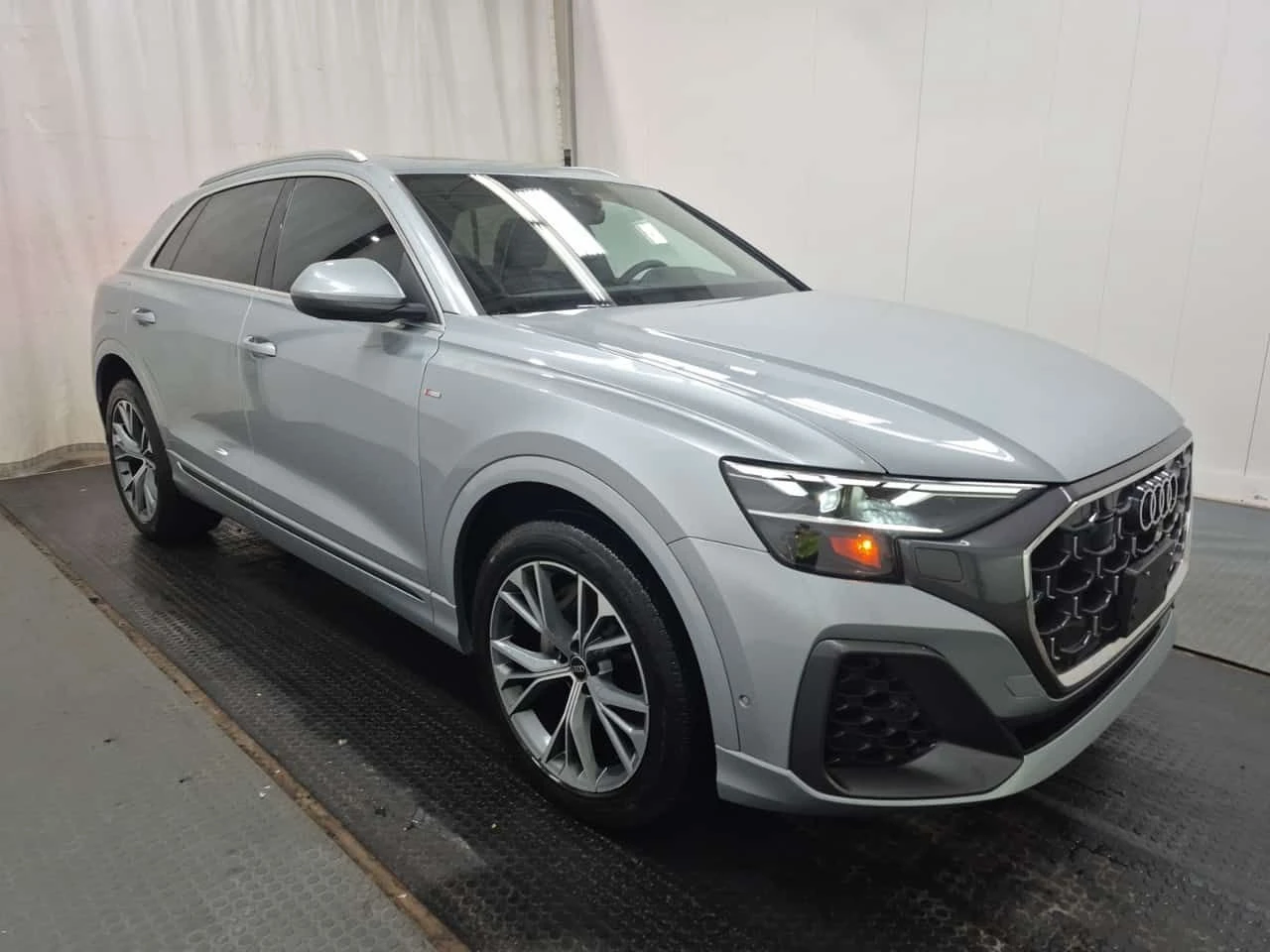 Audi Q8 * Progressiv * CARFAX * ЦЕНА ДО БГ, снимка 6 - Автомобили и джипове - 53950912