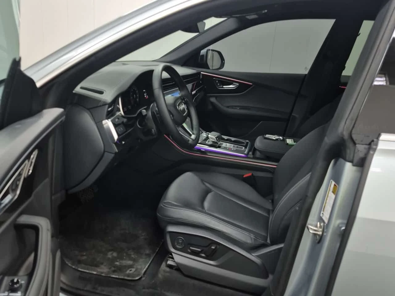 Audi Q8 * Progressiv * CARFAX * ЦЕНА ДО БГ, снимка 5 - Автомобили и джипове - 53950912