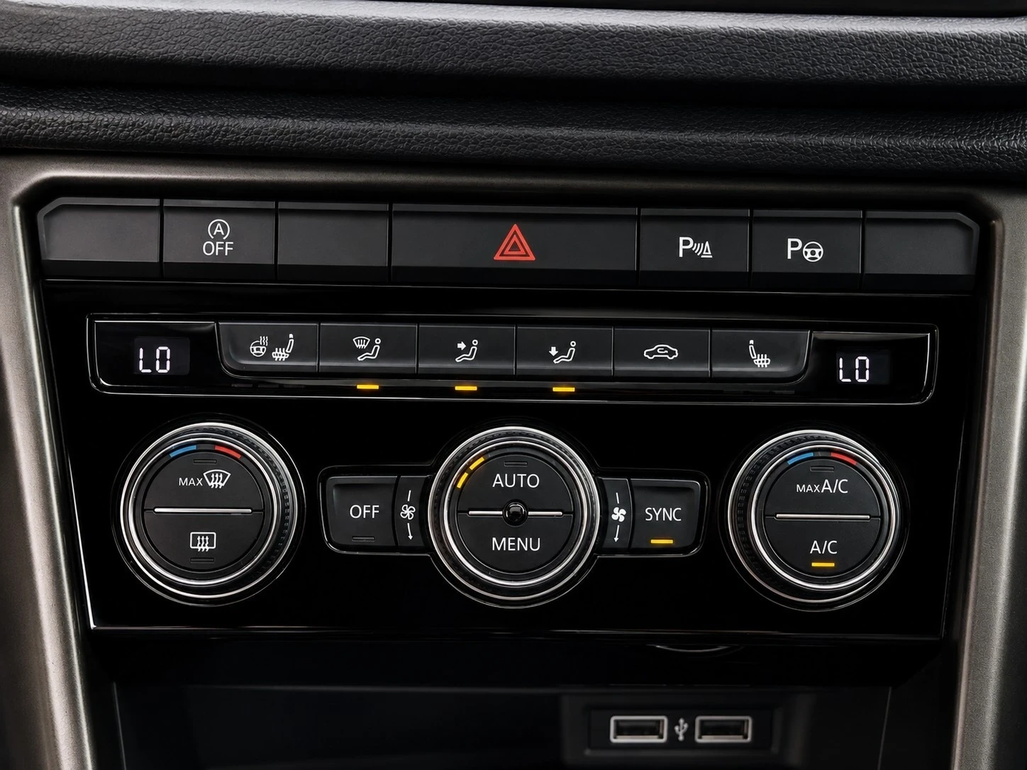VW T-Roc 2.0 TDI/DSG/4x4/ACC/PANO, снимка 14 - Автомобили и джипове - 54586113