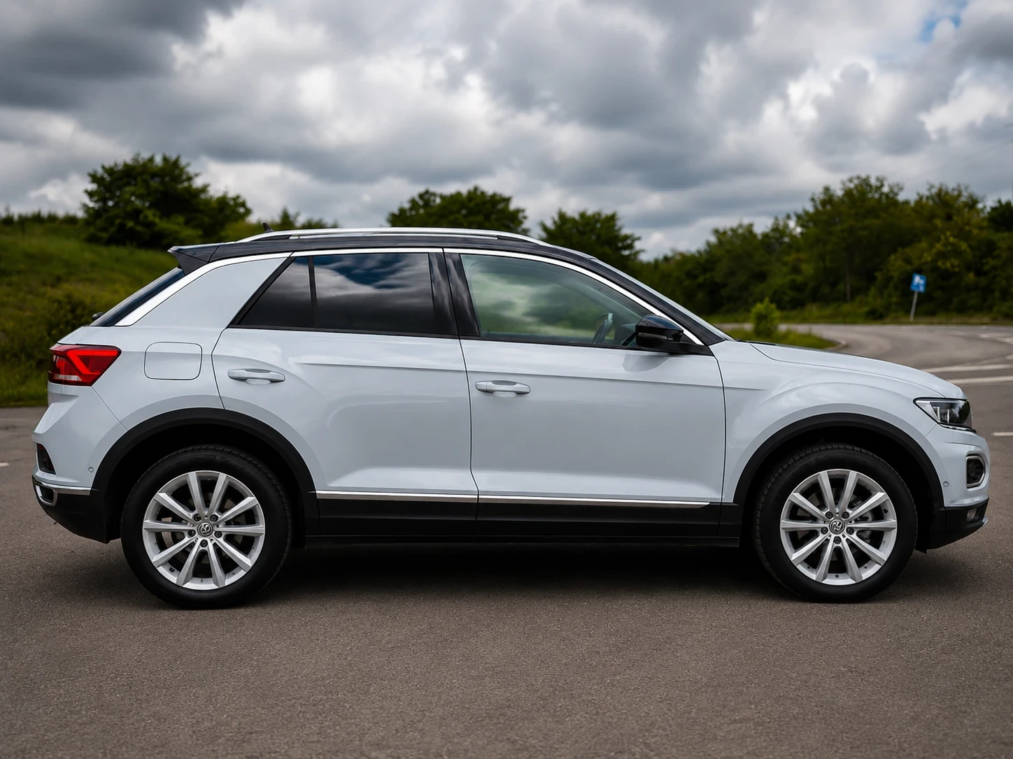 VW T-Roc 2.0 TDI/DSG/4x4/ACC/PANO, снимка 6 - Автомобили и джипове - 54586113