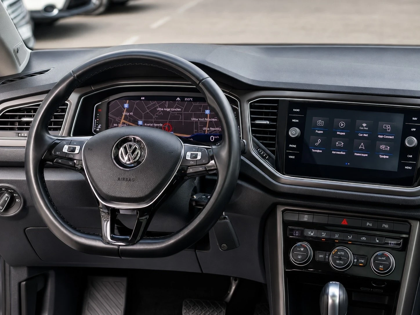 VW T-Roc 2.0 TDI/DSG/4x4/ACC/PANO, снимка 11 - Автомобили и джипове - 54586113