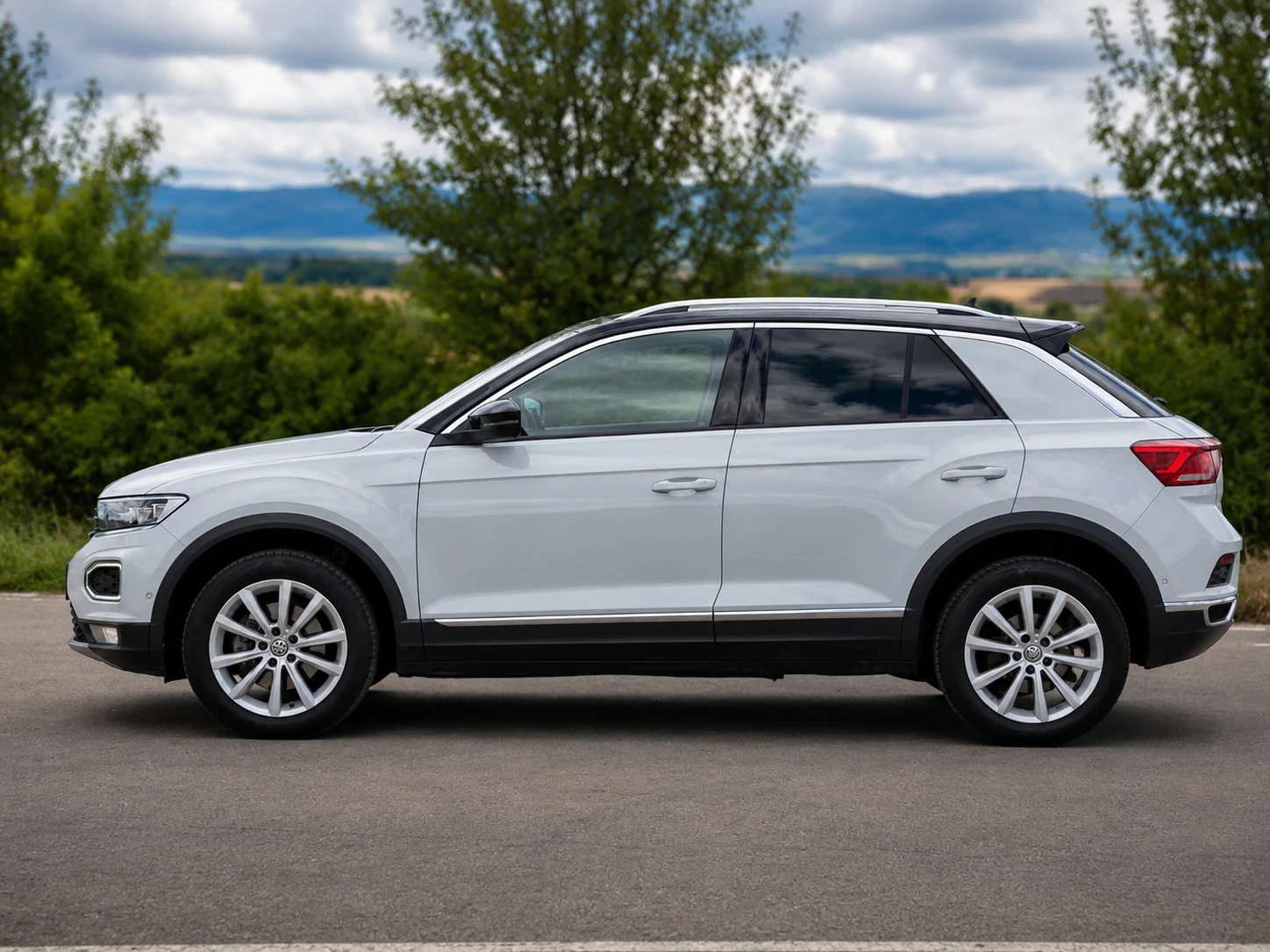 VW T-Roc 2.0 TDI/DSG/4x4/ACC/PANO, снимка 2 - Автомобили и джипове - 54586113