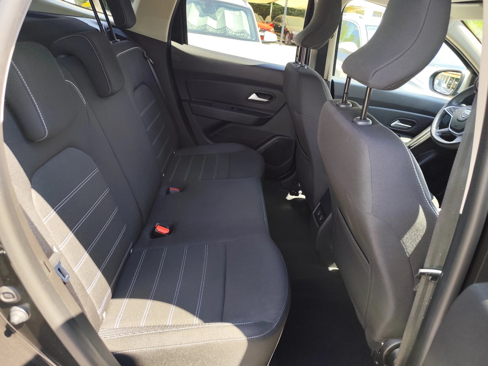 Dacia Duster 1.0i/GPL* ГАЗ* LED* NAVI* CAMERA* EURO6D* , снимка 11 - Автомобили и джипове - 55221574