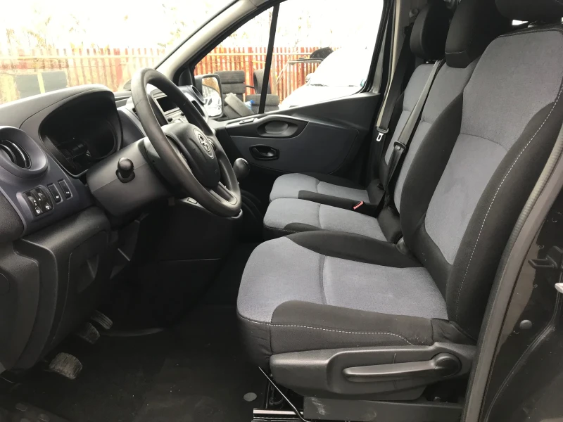 Opel Vivaro, снимка 13 - Бусове и автобуси - 47827380