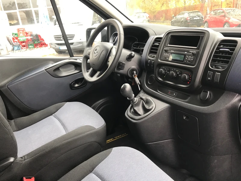 Opel Vivaro, снимка 12 - Бусове и автобуси - 47827380