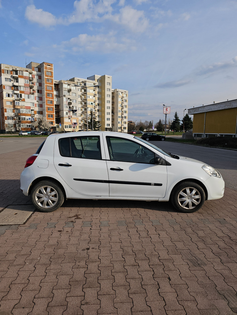 Renault Clio 3, снимка 6 - Автомобили и джипове - 45627357