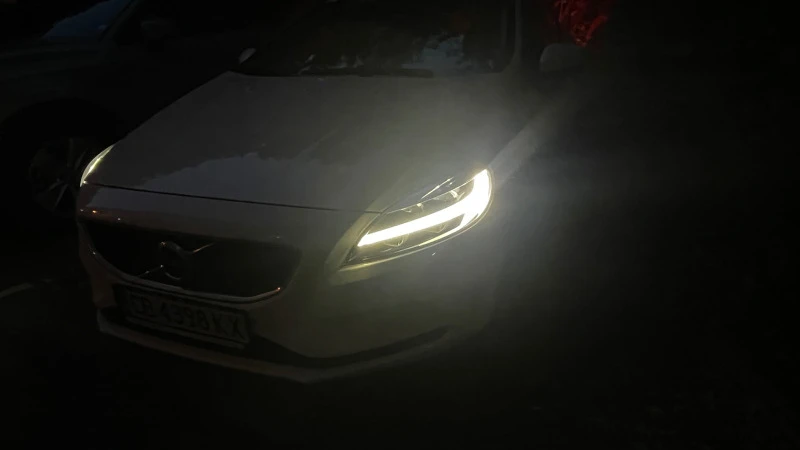 Volvo V40 2.0 ДИЗЕЛ автоматик! 100 000км уникална, снимка 3 - Автомобили и джипове - 47314131