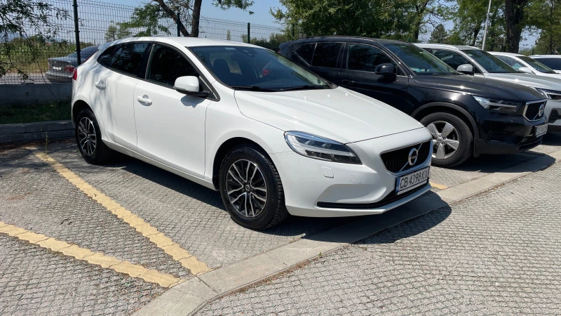 Volvo V40 2.0 ДИЗЕЛ автоматик! 100 000км уникална, снимка 2 - Автомобили и джипове - 47314131