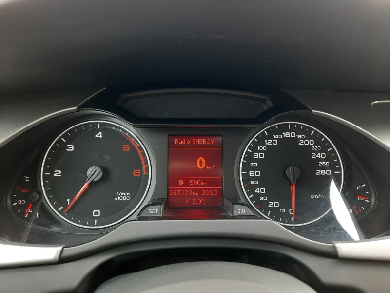 Audi A4 2.0TDI, снимка 12 - Автомобили и джипове - 49517600