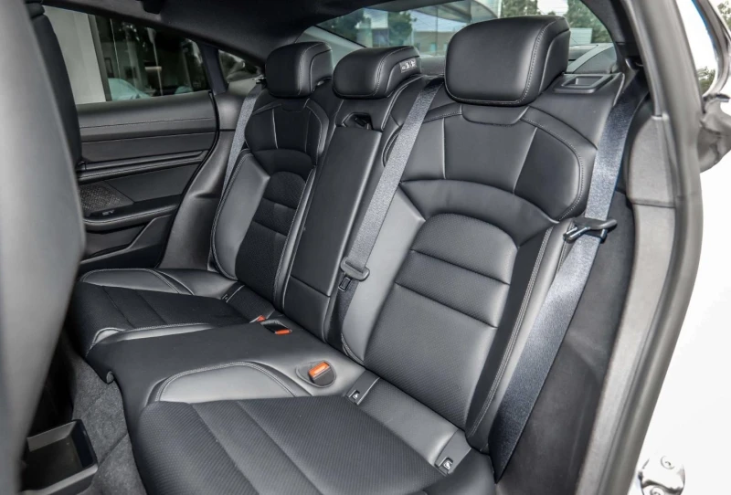 Porsche Taycan 4S/FACELIFT/SPORT DESIGN/BOSE/MATRIX/PANO/360/, снимка 17 - Автомобили и джипове - 52209404