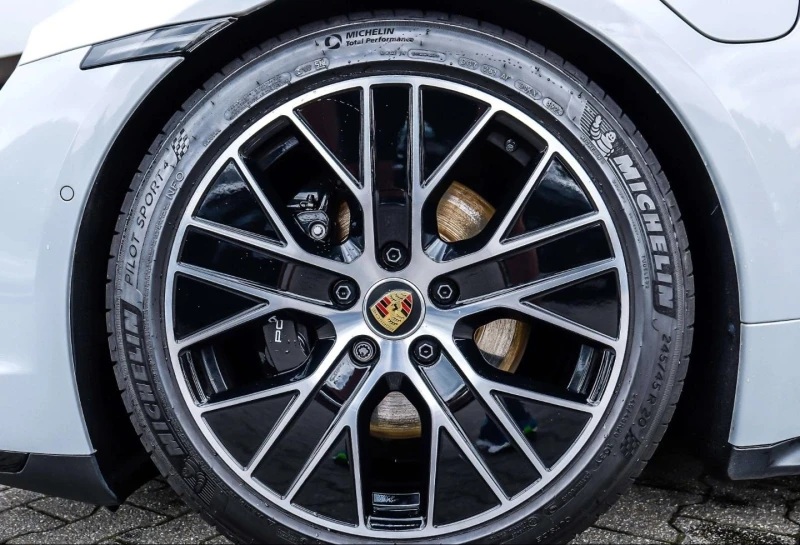 Porsche Taycan 4S/FACELIFT/SPORT DESIGN/BOSE/MATRIX/PANO/360/, снимка 4 - Автомобили и джипове - 52209404
