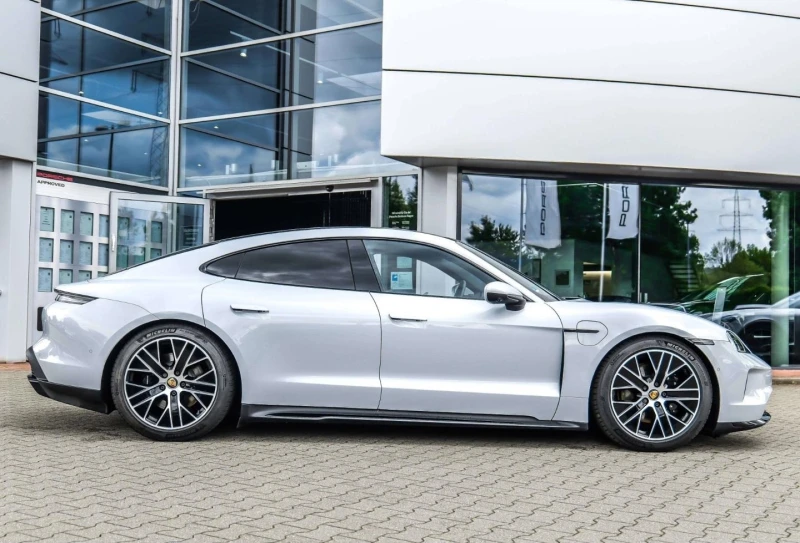 Porsche Taycan 4S/FACELIFT/SPORT DESIGN/BOSE/MATRIX/PANO/360/, снимка 8 - Автомобили и джипове - 52209404