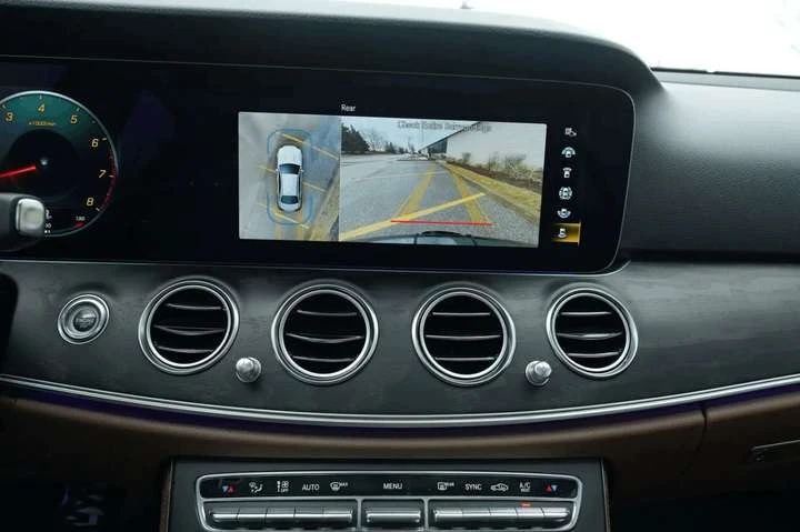 Mercedes-Benz E 350 E 350 4MATIC SEDAN * GREAT CONDITION * , снимка 10 - Автомобили и джипове - 54000203