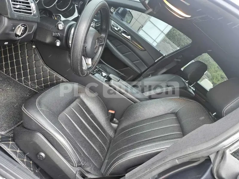 Mercedes-Benz CLS 400 AMG PACK* 4MATIC* BANG & OLUFSEN* ОБДУХ* AMBIENT* , снимка 11 - Автомобили и джипове - 54078837