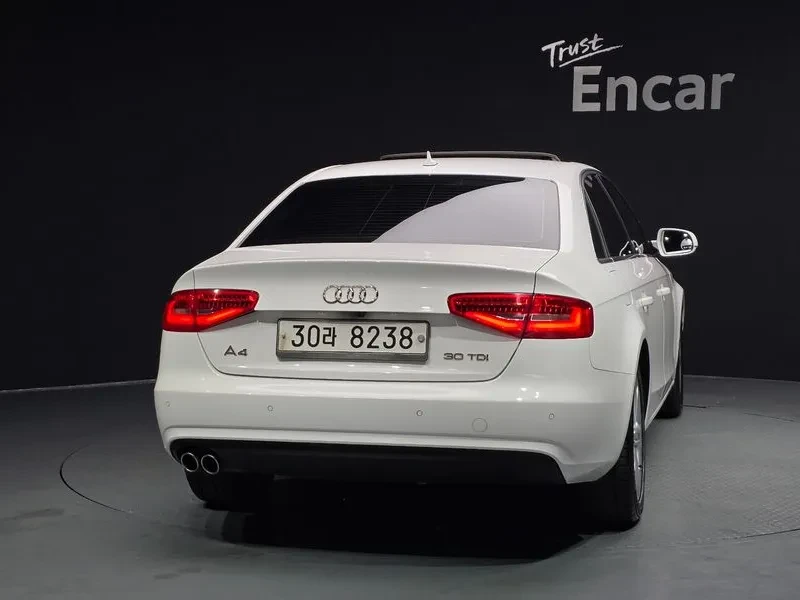 Audi A4 2.0 TDI, снимка 4 - Автомобили и джипове - 54143415