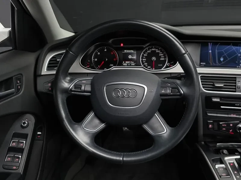 Audi A4 2.0 TDI, снимка 13 - Автомобили и джипове - 54143415