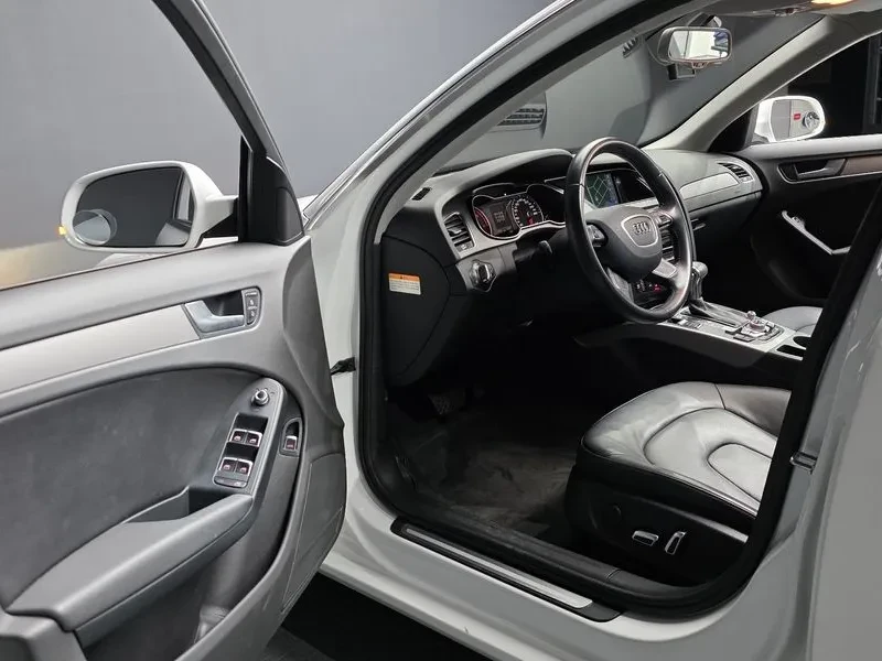 Audi A4 2.0 TDI, снимка 10 - Автомобили и джипове - 54143415