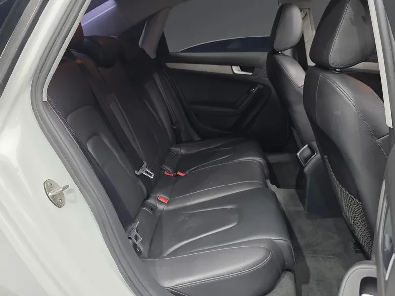 Audi A4 2.0 TDI, снимка 12 - Автомобили и джипове - 54143415