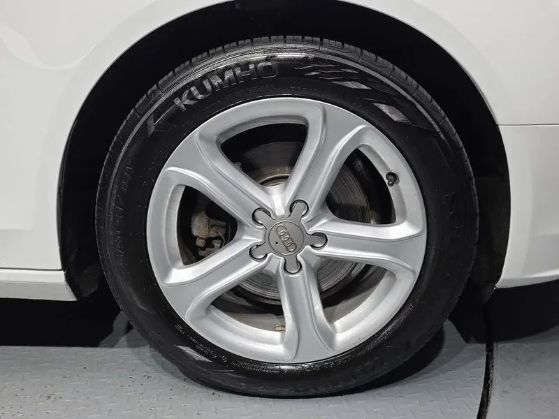 Audi A4 2.0 TDI, снимка 5 - Автомобили и джипове - 54143415