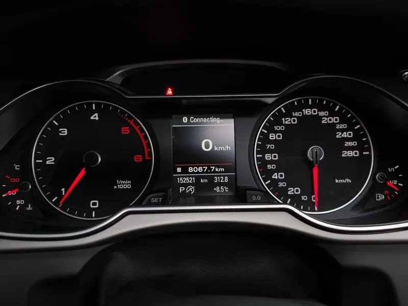 Audi A4 2.0 TDI, снимка 8 - Автомобили и джипове - 54143415