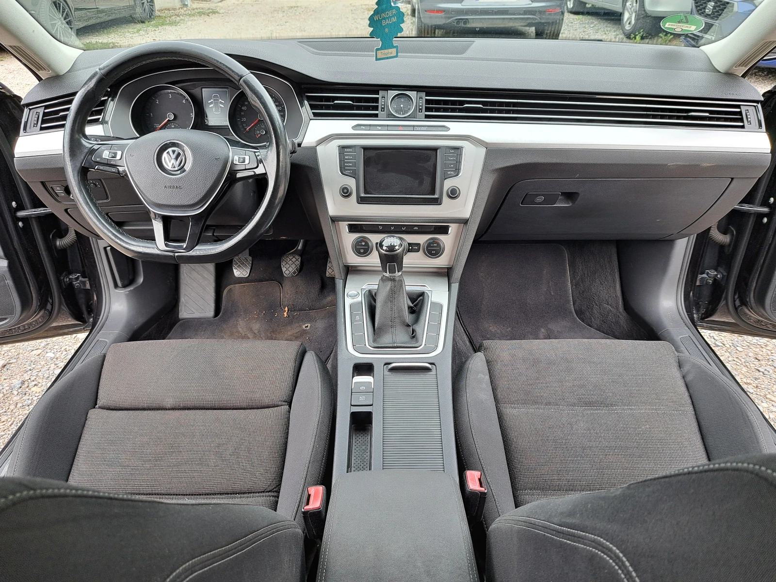 VW Passat 2.0TDI* КЛИМА* NAVI* ТЕМПОМАТ* ПАРКТР* 6ск - изображение 10