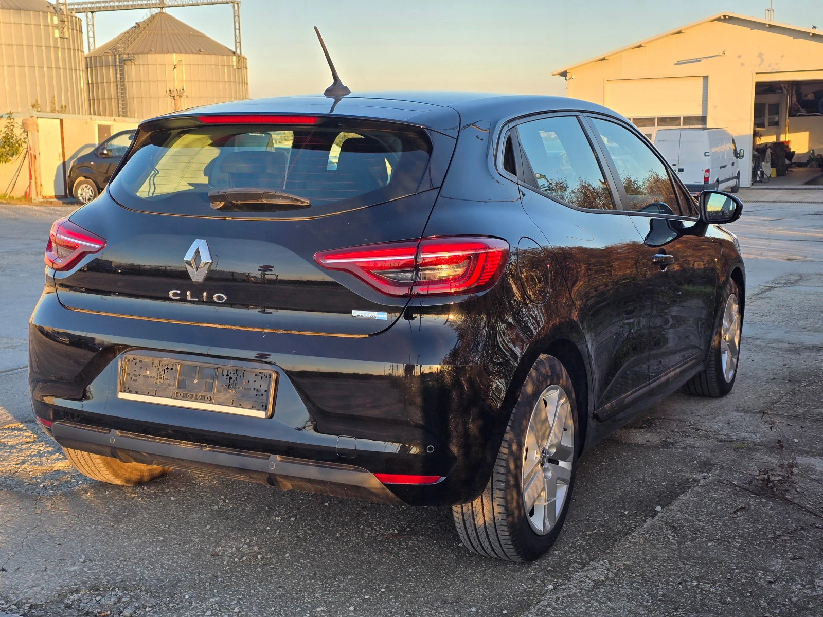 Renault Clio 1.6 Hybrid E-Tech 103kw Zen - изображение 7