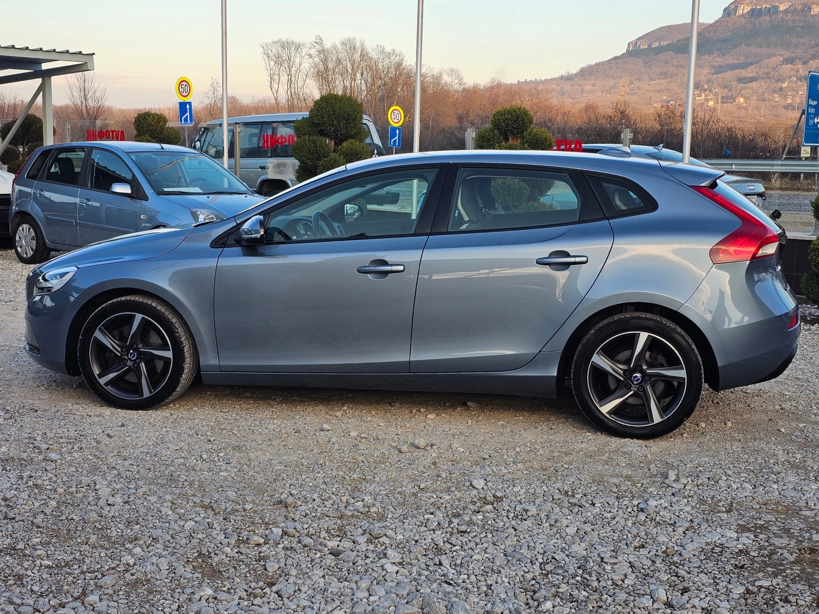 Volvo V40 1.5 БЕНЗИН ! ! АВТОМАТИК ! ! 84000КМ ЕВРО 6d  - изображение 2